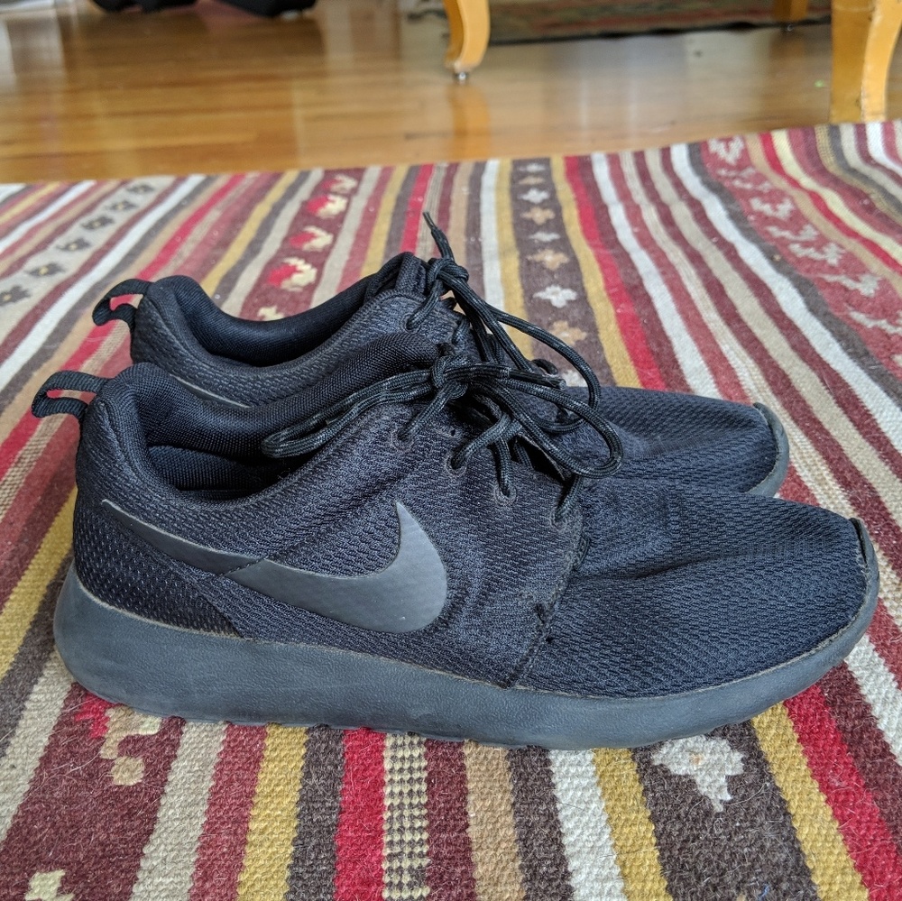 Nike tennis shoes